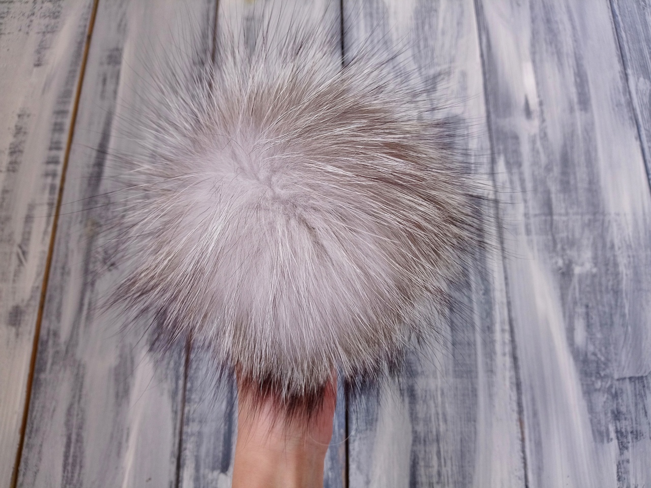 ПОМПОН ИЗ МЕХА ЧЕРНОБУРКИ( НАТУРАЛЬНЫЙ ОКРАС)