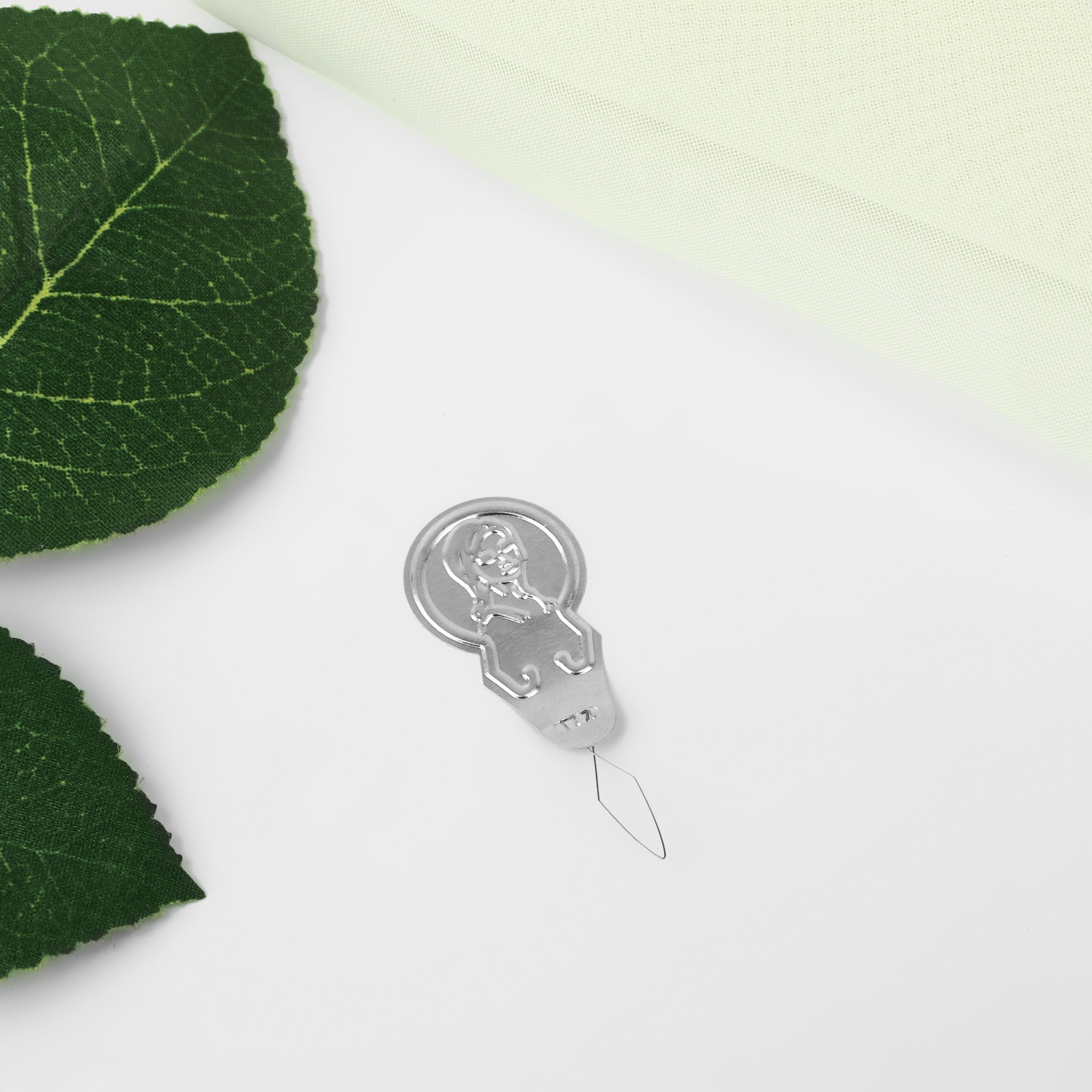 1600 (19) Нитевдеватель металлический, 4,3 × 1,5 см