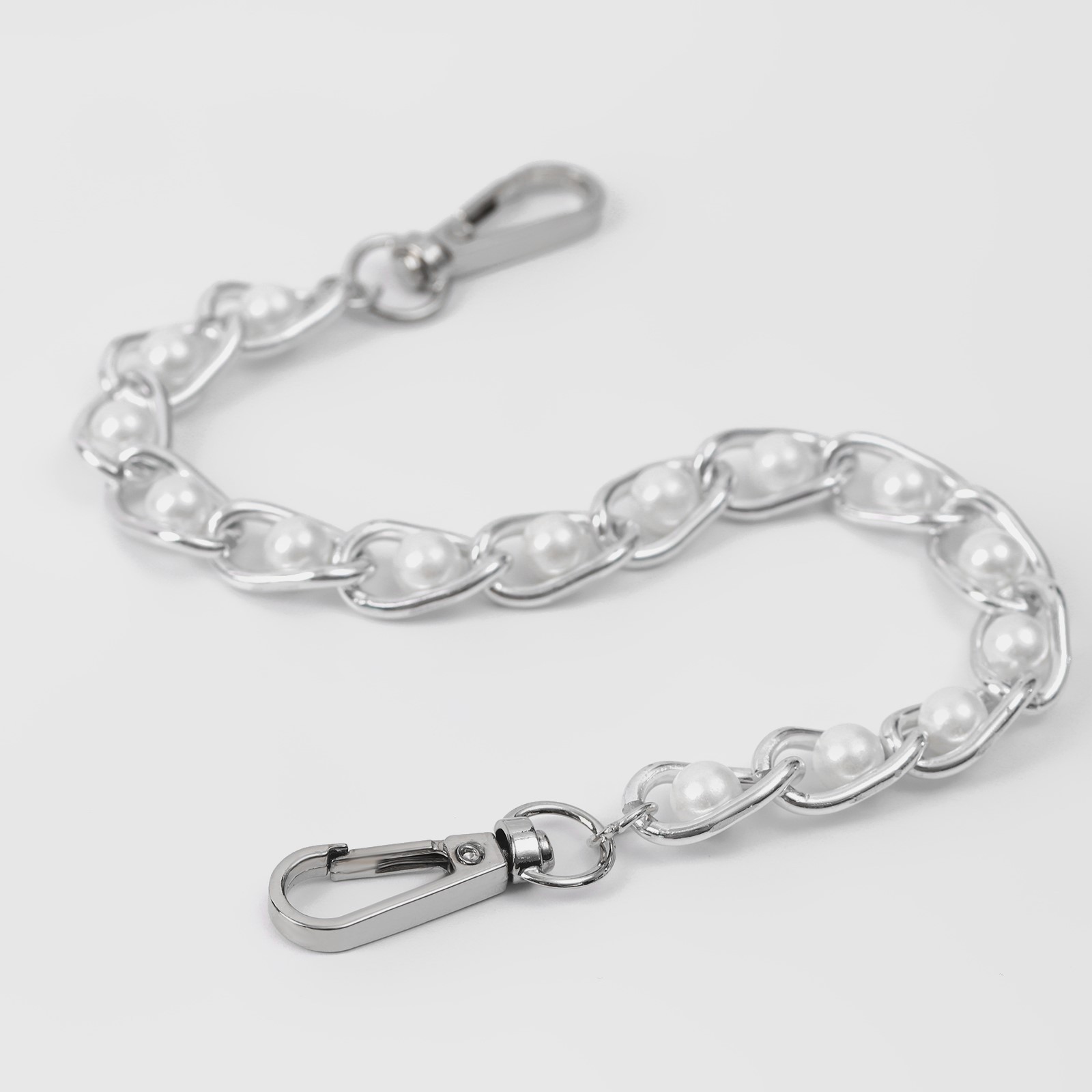 Цепочка с жемчугом для сумки, с карабинами