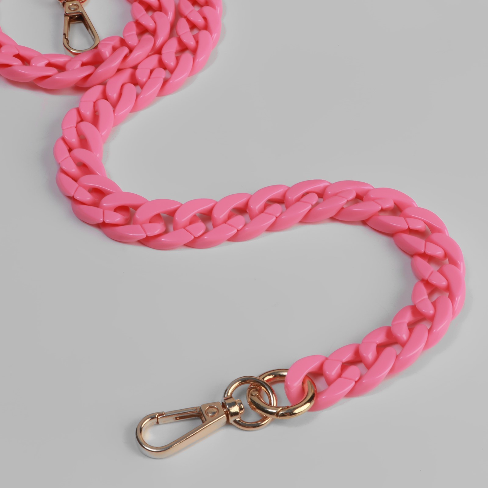 Цепочка для сумки пластиковая, с карабинами, 23 × 17 мм, 68 см