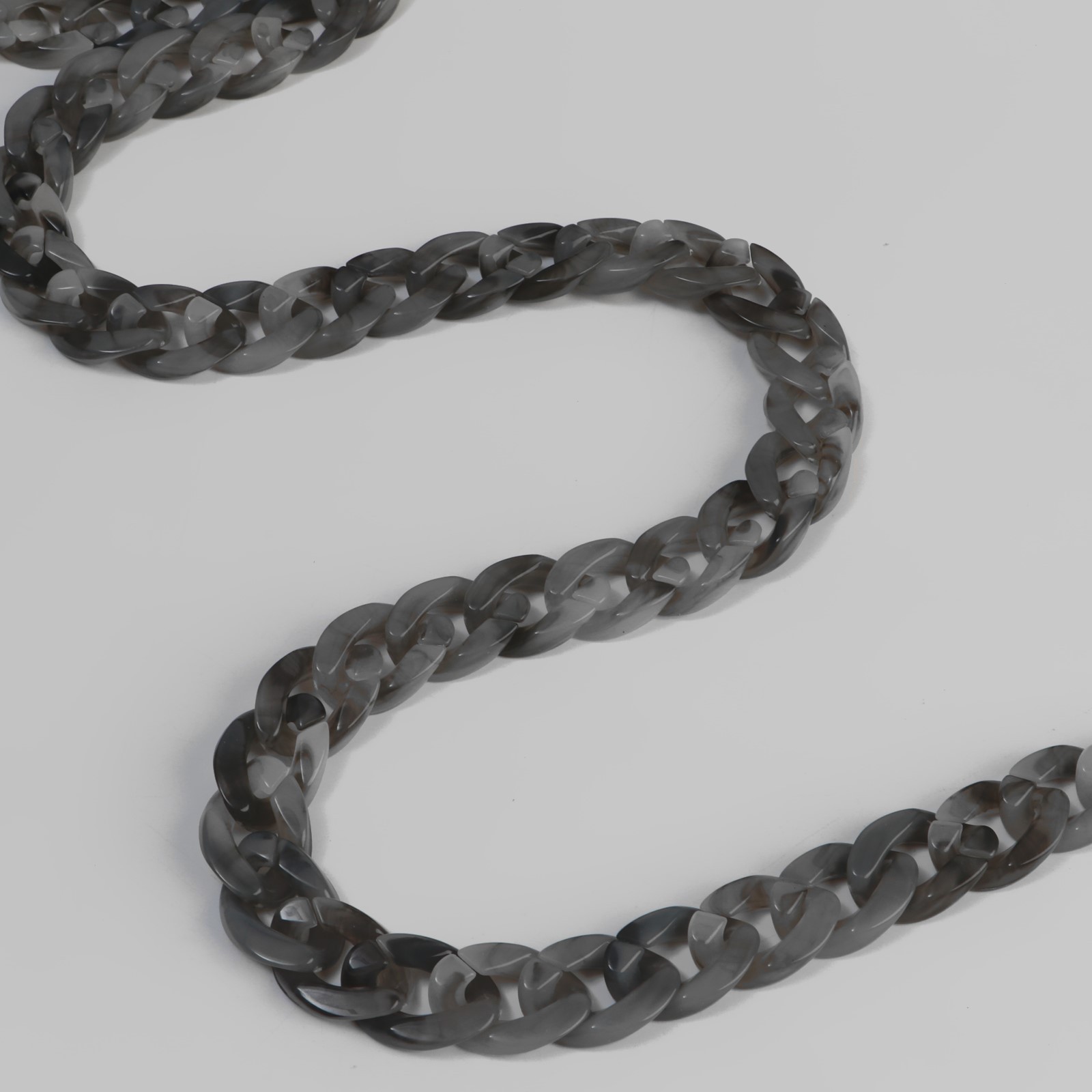 Цепочка для сумки пластиковая, 23 × 17 мм, 120 см