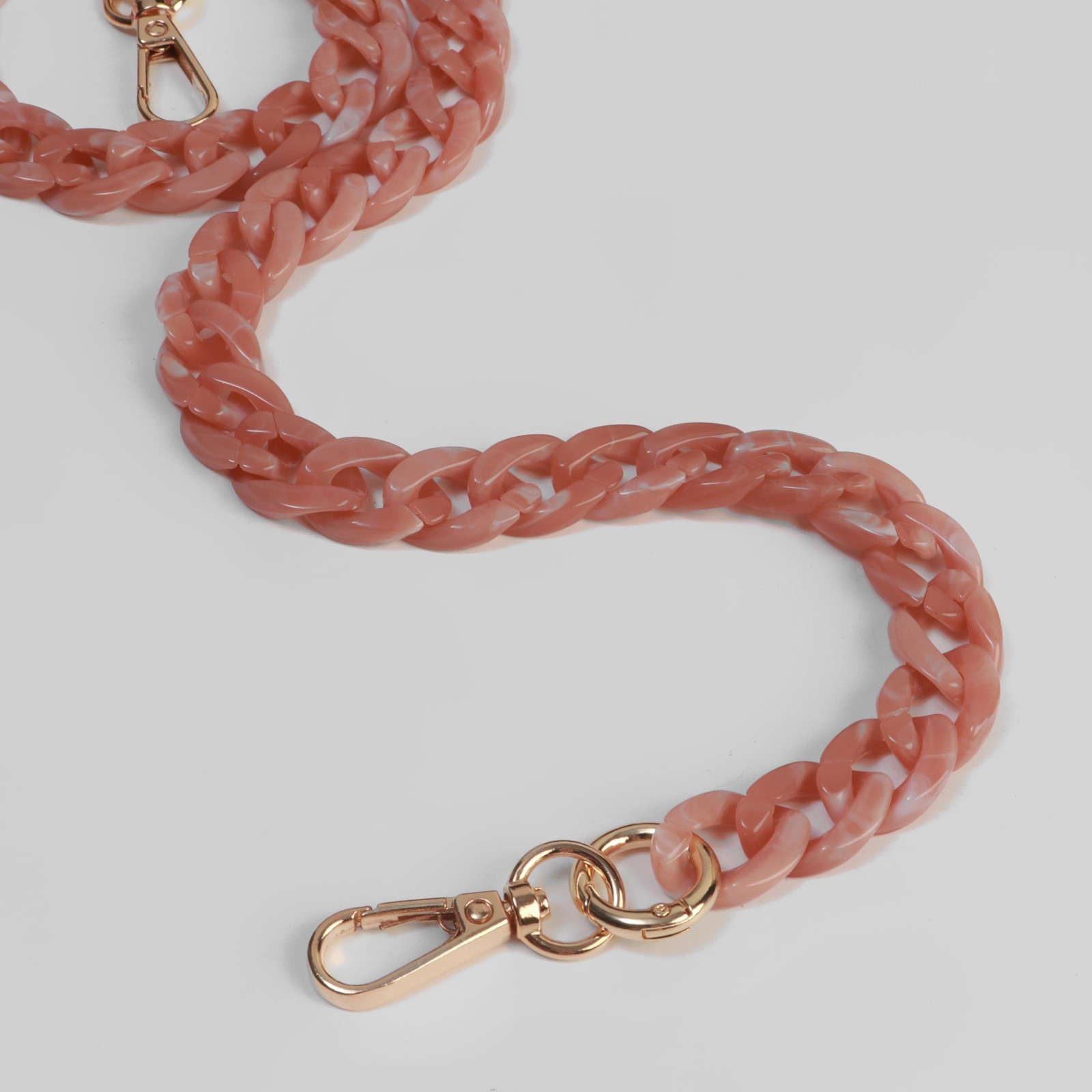 Цепочка для сумки пластиковая, с карабинами, 23 × 17 мм, 68 см