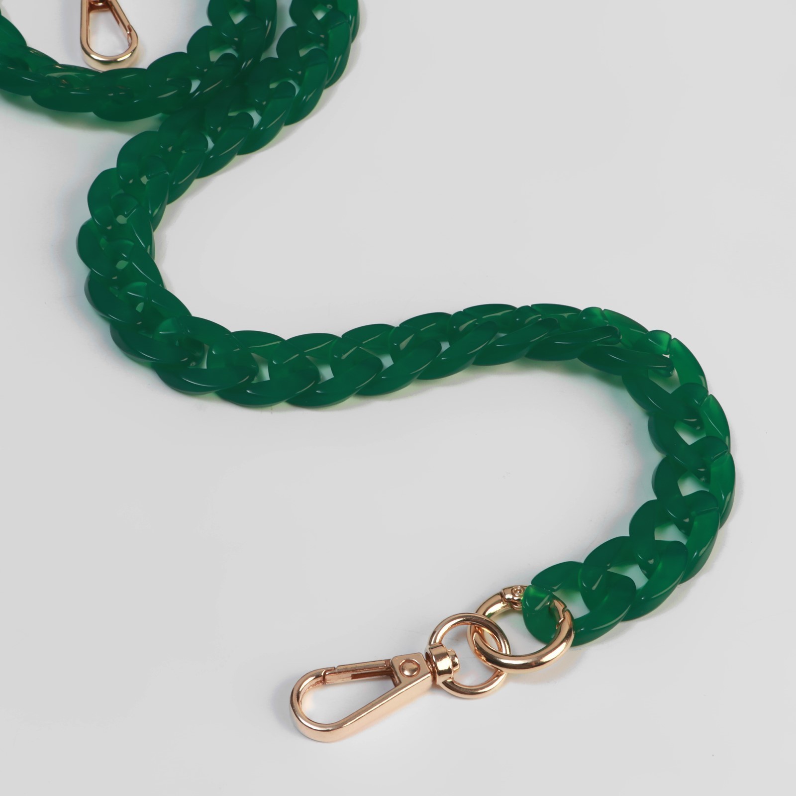 Цепочка для сумки пластиковая, с карабинами, 23 × 17 мм, 68 см