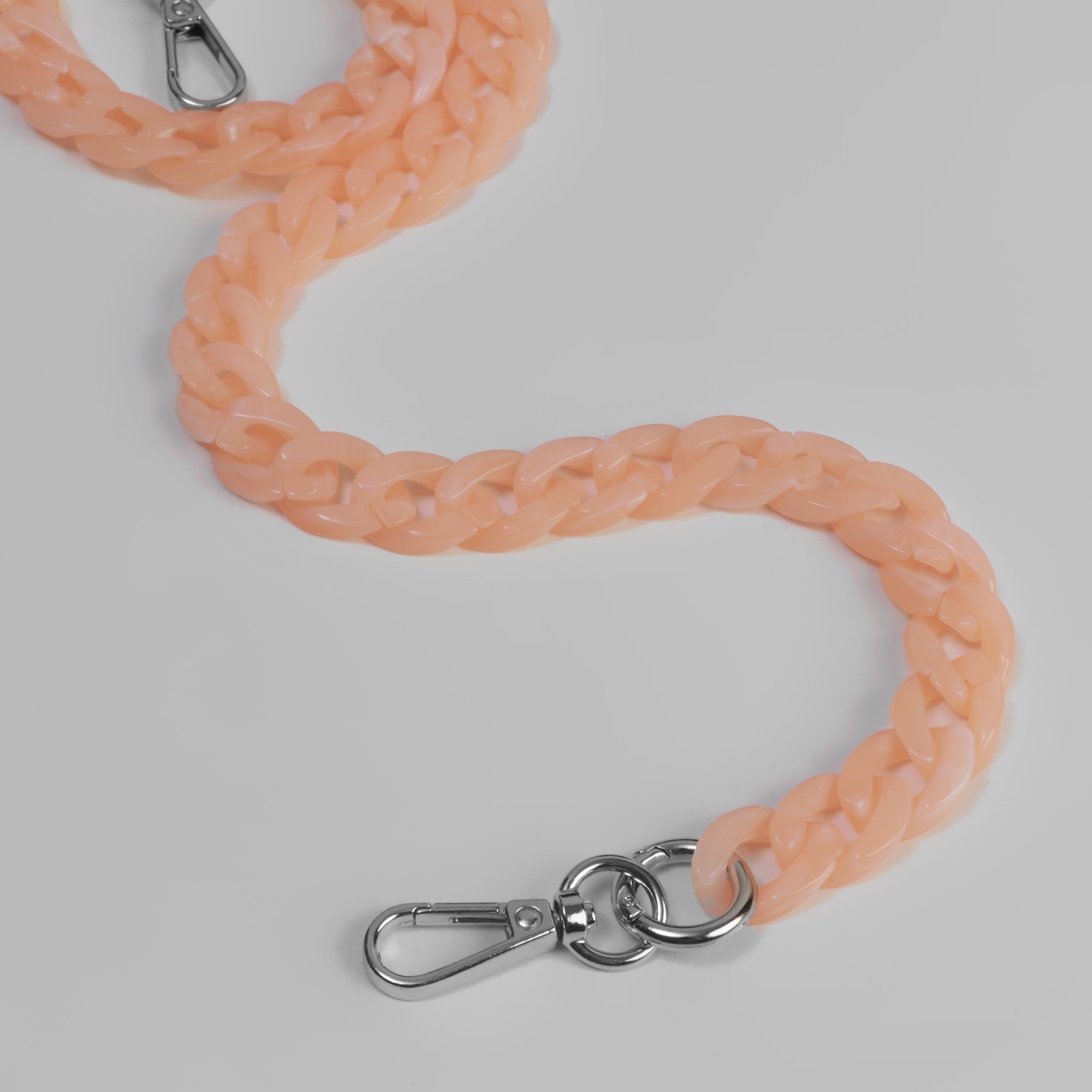 Цепочка для сумки пластиковая, с карабинами, 23 × 17 мм, 68 см