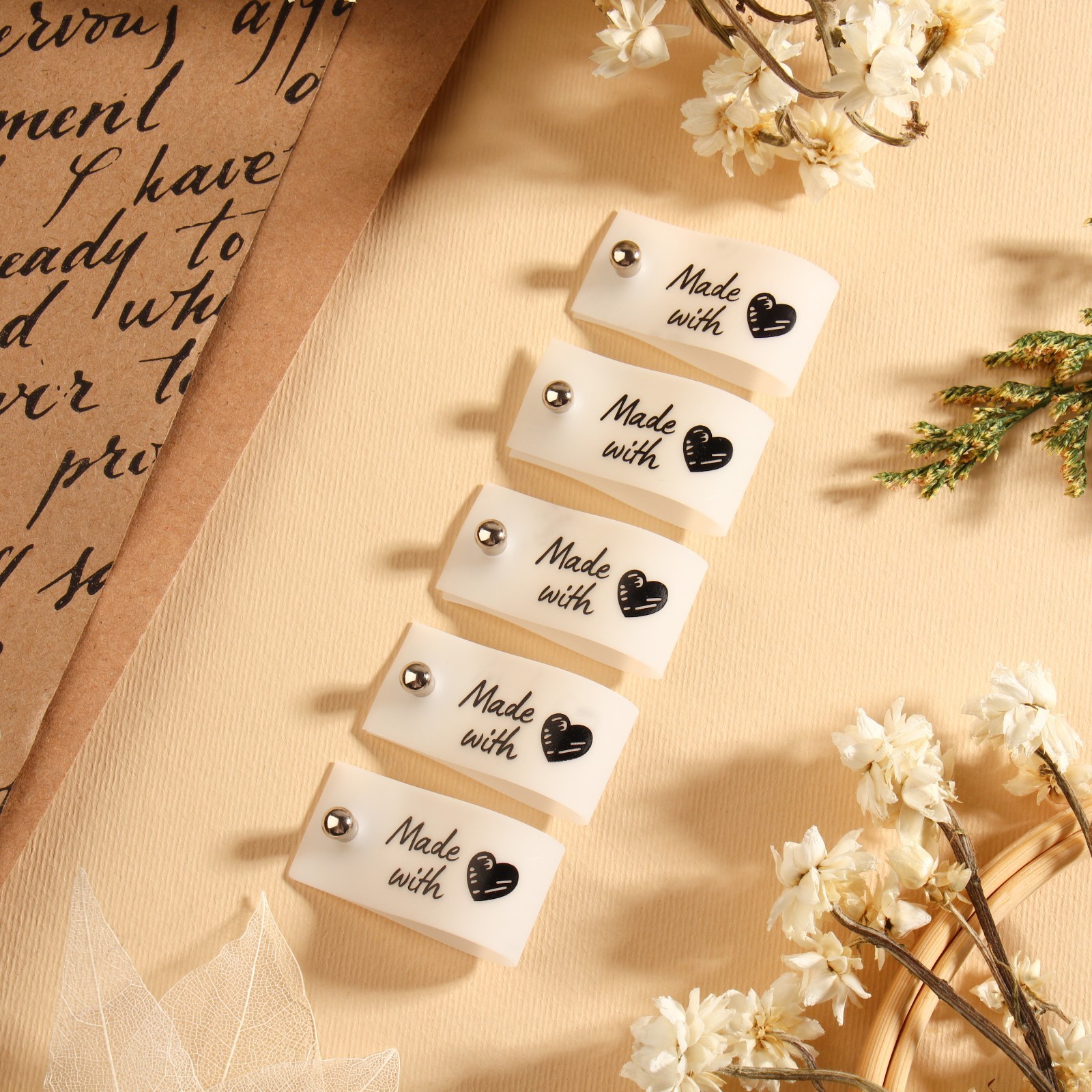 Силиконовая бирка 'Hand Made' с кнопкой