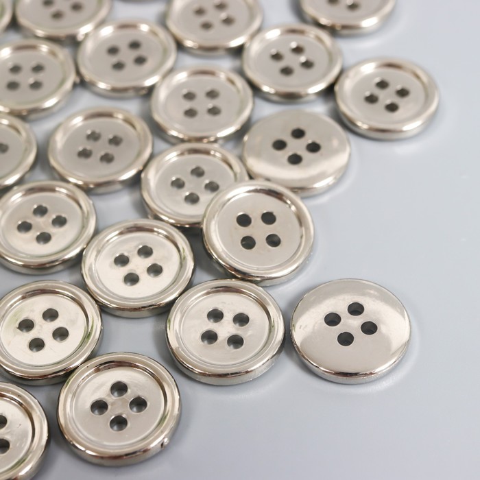 Пуговица на 4 прокола, 1,5 × 1,5 мм, цвет золото, серебро