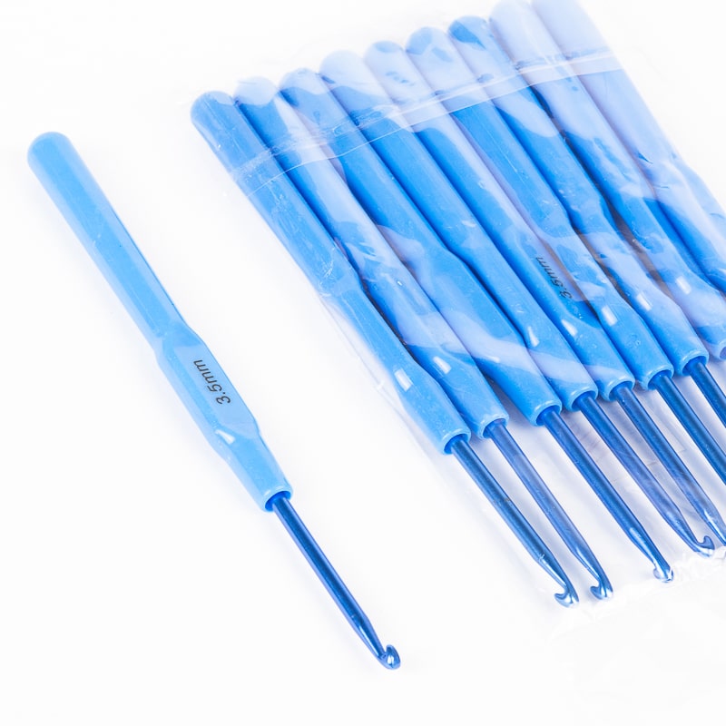 Крючки алюминиевые с пластиковой ручкой