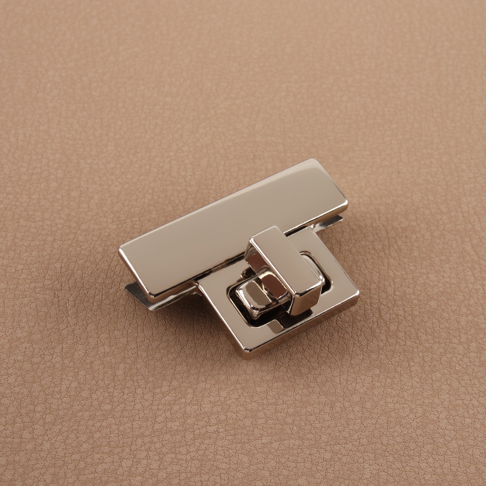 Застёжка для сумки, 3,9 × 2,6 см